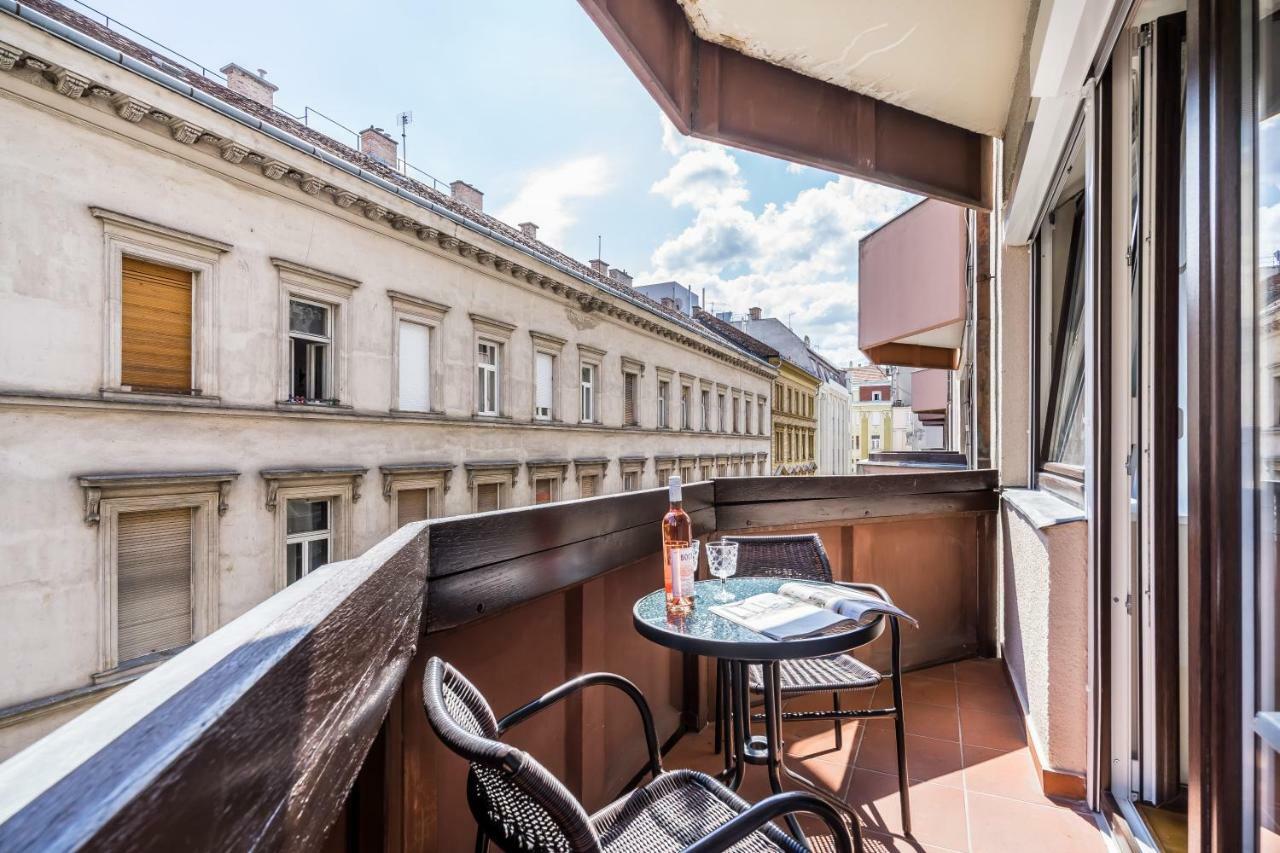 Bpr Golden Corner Suite With Balcony & A/C Budapest Exterior foto